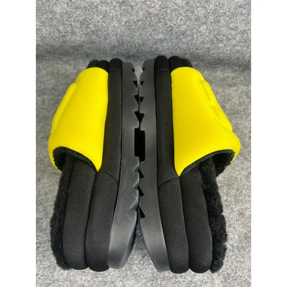 UGG Women's Graphic Maxi‎ Slide Women's 6 in Canary/Black Sandals